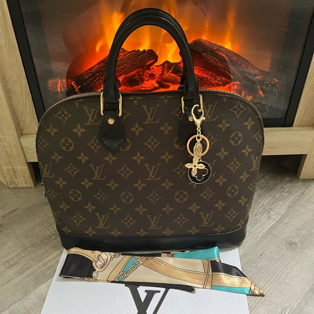Authentic Louis Vuitton Alma Pm vintage tote purse bag handbag